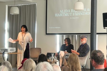 Zarina Tadjibaeva moderiert das Gespräch zwischen Alida Bremer und Hartmut Fähndrich