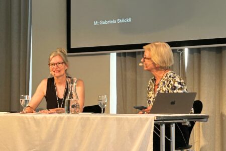 Gabi Stöckli moderiert das Übersetzerinnenporträt von Tess Lewis