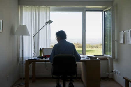 Uebersetzer Arbeitet Fenster Foto Anina Lehmann 2016